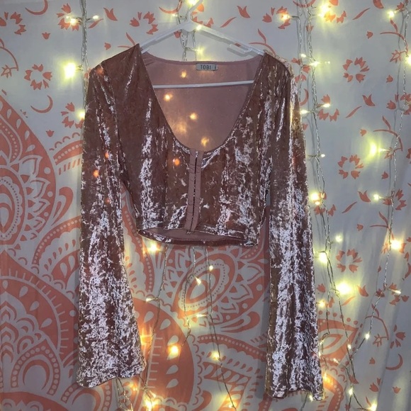 TOBI Velvet Flared Sleeve Clasped Crop Top - Picture 5 of 5